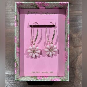 NIB Betsey Johnson Daisy Drop Earrings